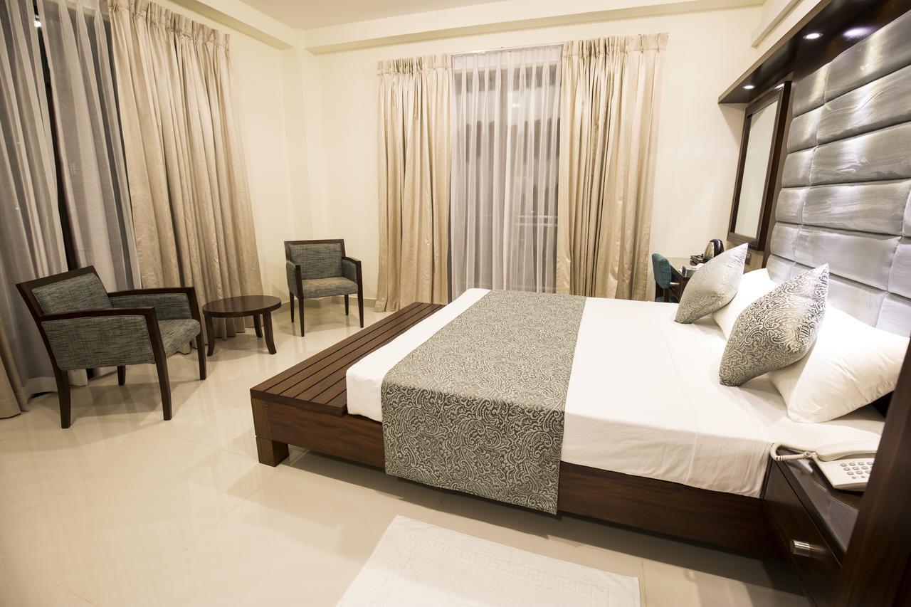 Grand 7 Hotel -Kesbewa Piliyandala Kültér fotó